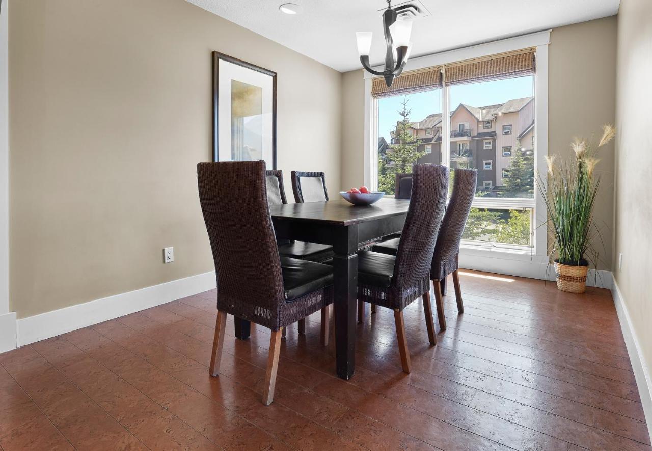 Sunset Ridge - Luxurious Corner Condo - Spectacular Mt Views With Open Pool! Canmore Buitenkant foto