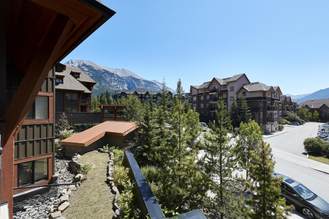 Sunset Ridge - Luxurious Corner Condo - Spectacular Mt Views With Open Pool! Canmore Buitenkant foto