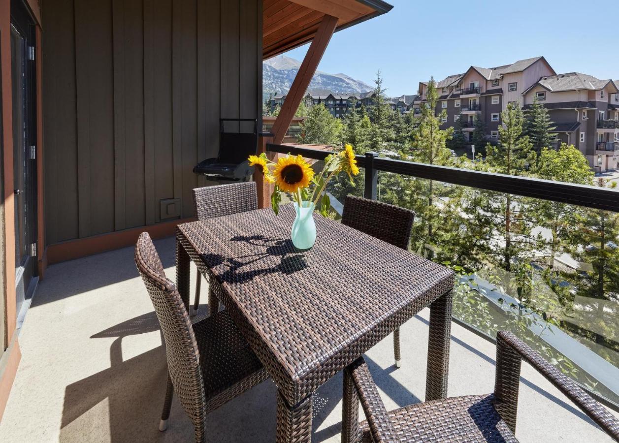 Sunset Ridge - Luxurious Corner Condo - Spectacular Mt Views With Open Pool! Canmore Buitenkant foto