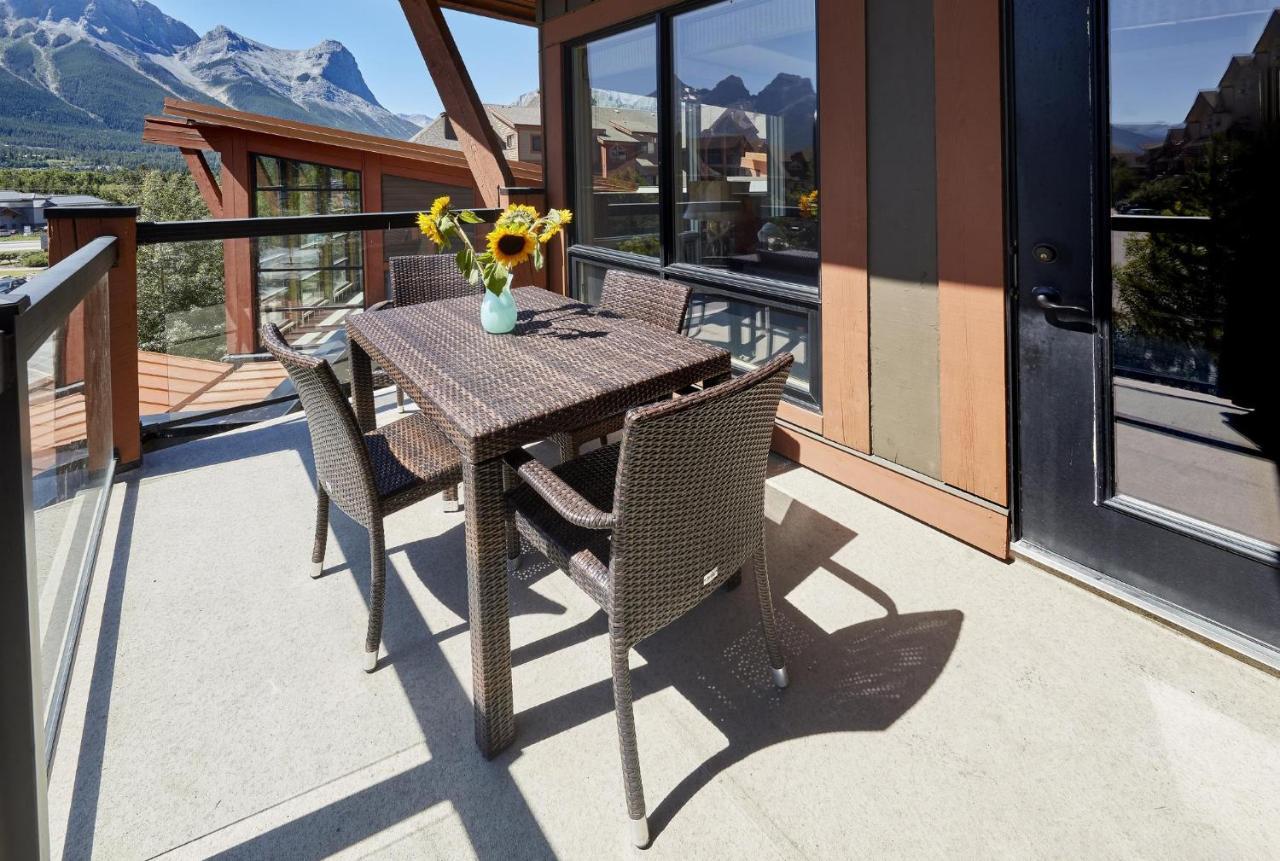 Sunset Ridge - Luxurious Corner Condo - Spectacular Mt Views With Open Pool! Canmore Buitenkant foto
