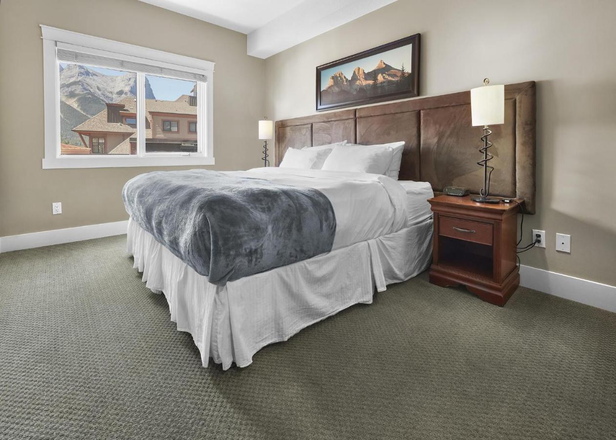 Sunset Ridge - Luxurious Corner Condo - Spectacular Mt Views With Open Pool! Canmore Buitenkant foto