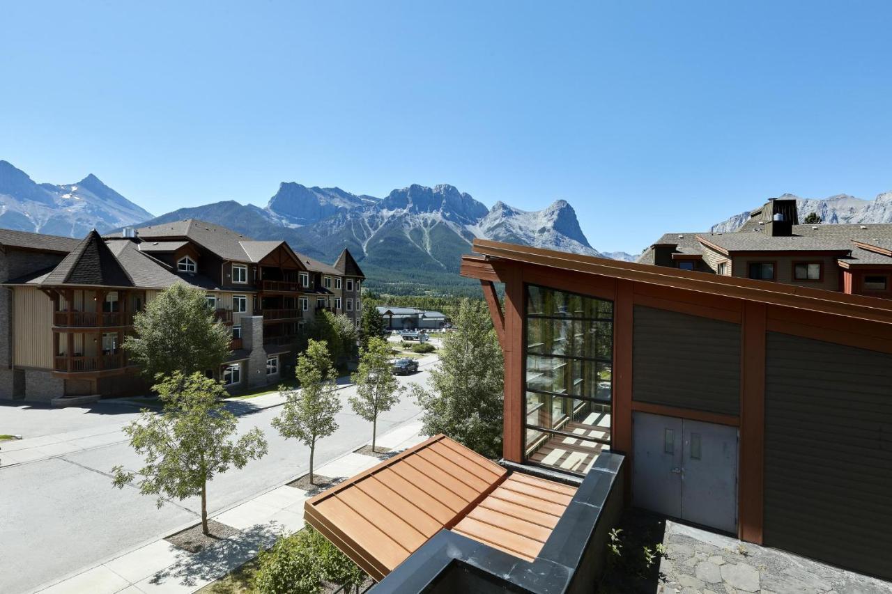 Sunset Ridge - Luxurious Corner Condo - Spectacular Mt Views With Open Pool! Canmore Buitenkant foto